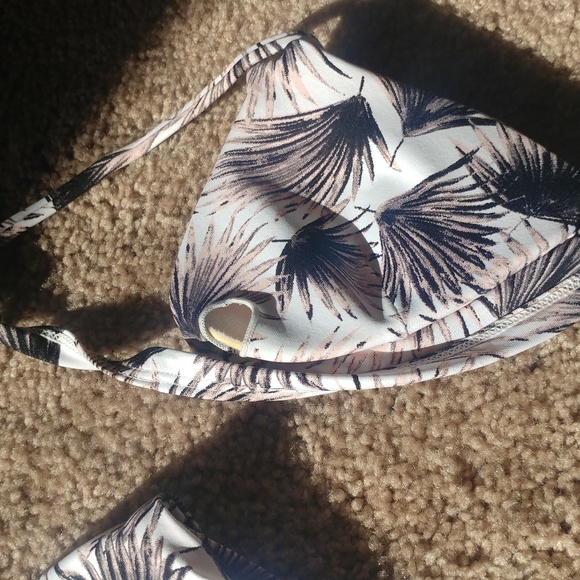 Khongboon bikini Set size Small w tags - Picture 3 of 7